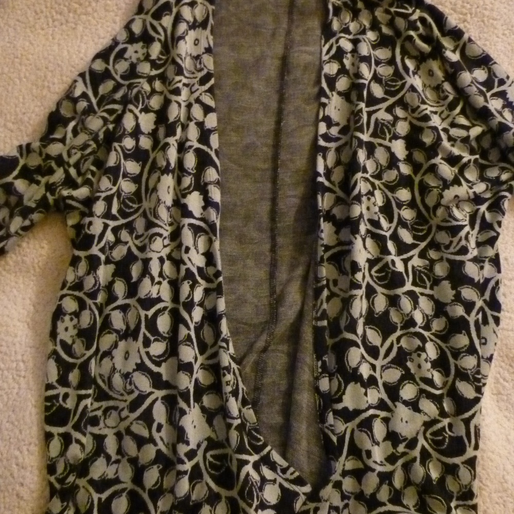 BLACK FRIDAY CLEAN OUT- S LULAROE LINDSAY